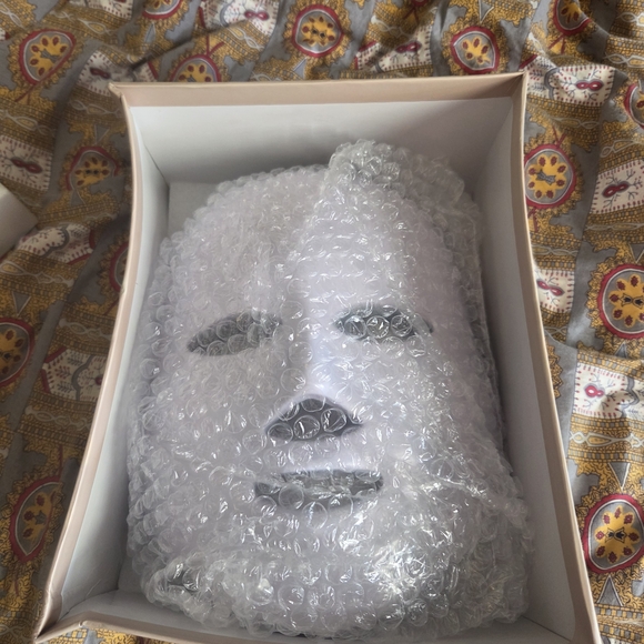 Light Therapy LED Face Mask - Cream - Picture 6 of 7